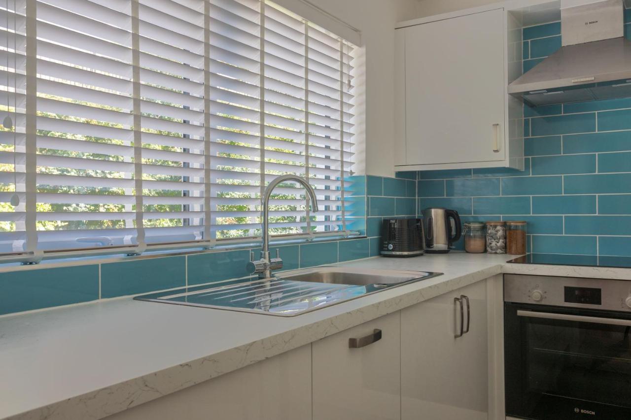 Riverside Apartment With Views And Parking Kingsbridge  Exterior photo
